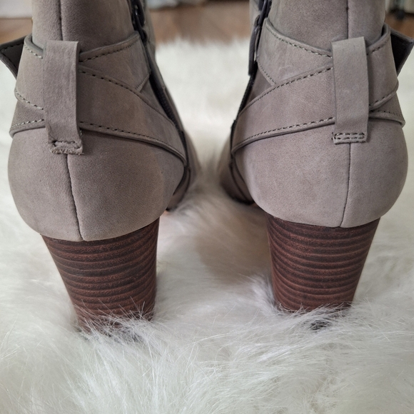 Cole Haan Grey Suede Leather Heeled Ankle Booties Sz 9B - Picture 5 of 11